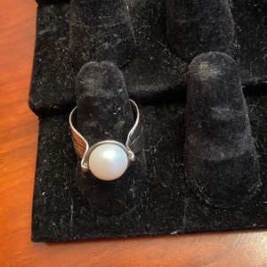 Silpada Sterling Silver nestled pearl ring